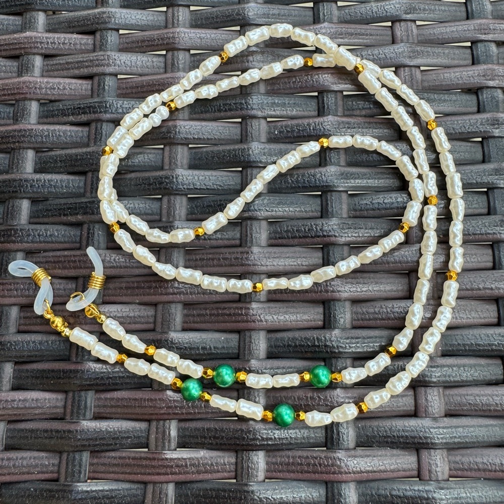 Elegant Pearl and Green Bead Eyeglasses Chain